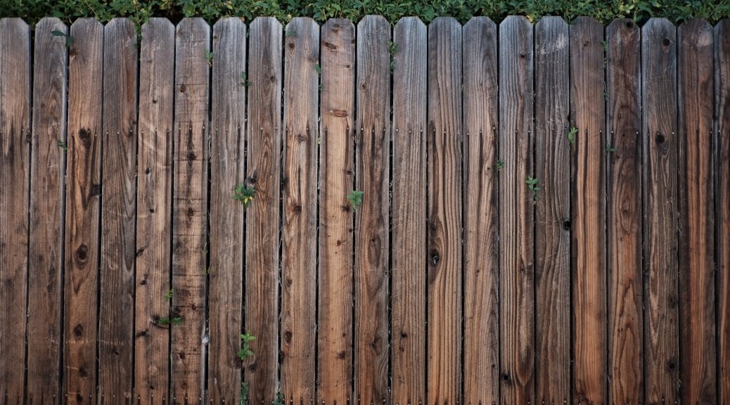 Clôture en bois pour délimiter son jardin